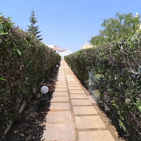 Сasa de vacaciones 3-bed Townhouse With Pool In Balaia