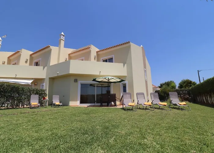 度假居 3-bed Townhouse With Pool In Balaia *