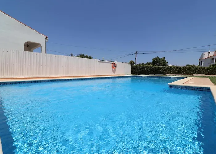 度假居 3-bed Townhouse With Pool In Balaia