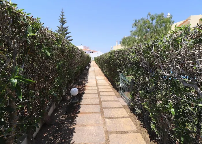 Vakantiehuis 3-bed Townhouse With Pool In Balaia